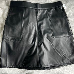 Maurice’s NWT leather skirt size 6